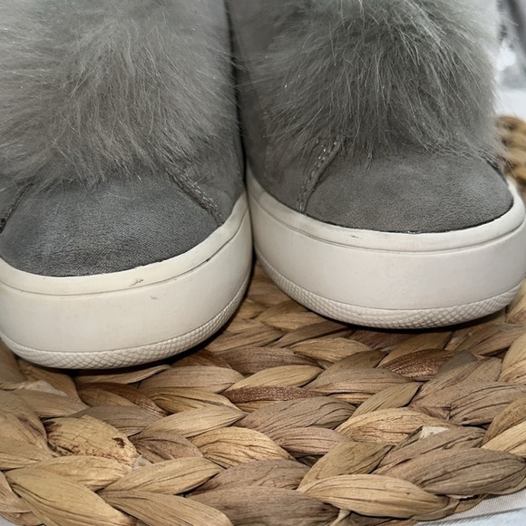 Steve Madden Faux Gray Suede Unique Fur PomPom Slip On Sneakers Size 7.5 - Picture 3 of 9